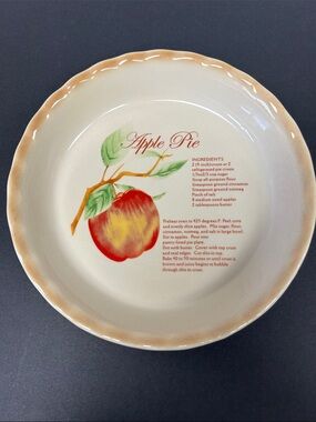 Vintage 1990’s GOLD COAST  10” stoneware “ Apple Pie” recipe baking dish